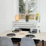 Le Saint-pierre By La Boite En *
